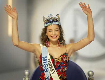 Мисс Мира 2002 Азра Акин